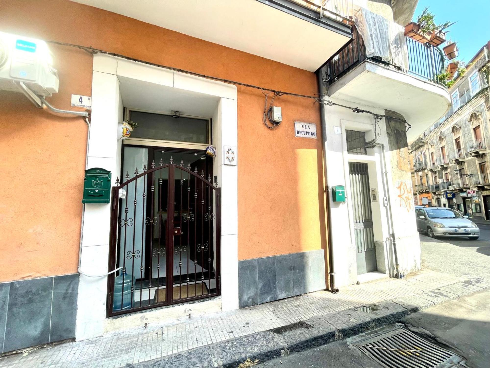 Casa Giniusa Central Studio Catânia Exterior foto